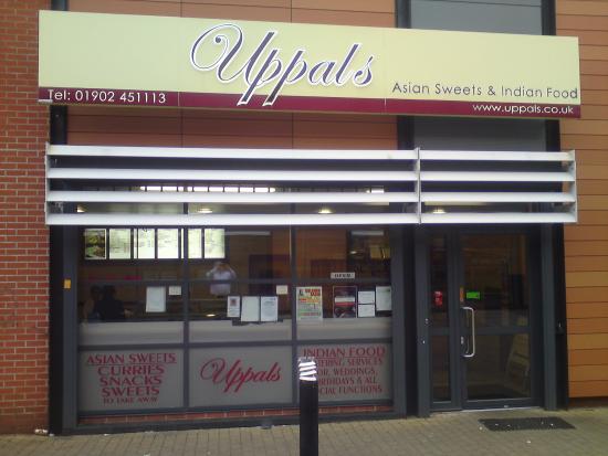 Uppals - Sponsors of Sedgley and Gornal United FC U13's away strip